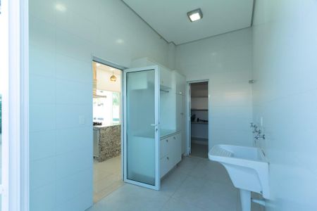 Casa de condomínio para alugar com 950m², 4 quartos e 6 vagas Casa de condomínio para alugar com 950m², 4 quartos e 6 vagasÁrea de Serviço