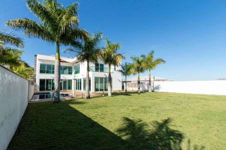 Casa de condomínio para alugar com 950m², 4 quartos e 6 vagas Casa de condomínio para alugar com 950m², 4 quartos e 6 vagasQuintal