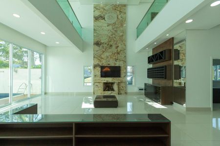 Casa de condomínio para alugar com 950m², 4 quartos e 6 vagas Casa de condomínio para alugar com 950m², 4 quartos e 6 vagasSala