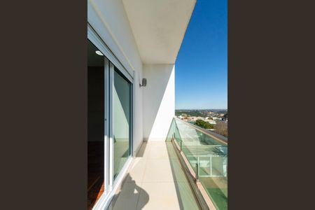 Casa de condomínio para alugar com 950m², 4 quartos e 6 vagas Casa de condomínio para alugar com 950m², 4 quartos e 6 vagasVaranda Suíte 4
