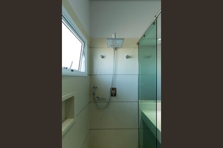 Casa de condomínio para alugar com 950m², 4 quartos e 6 vagas Casa de condomínio para alugar com 950m², 4 quartos e 6 vagasBanheiro Suíte 1