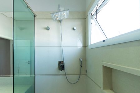 Casa de condomínio para alugar com 950m², 4 quartos e 6 vagas Casa de condomínio para alugar com 950m², 4 quartos e 6 vagasBanheiro Suíte 2