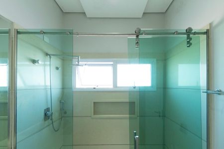 Casa de condomínio para alugar com 950m², 4 quartos e 6 vagas Casa de condomínio para alugar com 950m², 4 quartos e 6 vagasBanheiro Suíte 2