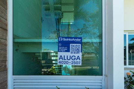 Casa de condomínio para alugar com 950m², 4 quartos e 6 vagas Casa de condomínio para alugar com 950m², 4 quartos e 6 vagasPlaca