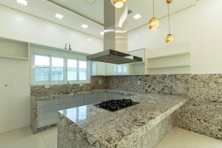 Casa de condomínio para alugar com 950m², 4 quartos e 6 vagas Casa de condomínio para alugar com 950m², 4 quartos e 6 vagasCozinha