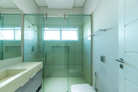 Casa de condomínio para alugar com 950m², 4 quartos e 6 vagas Casa de condomínio para alugar com 950m², 4 quartos e 6 vagasBanheiro Suíte 3