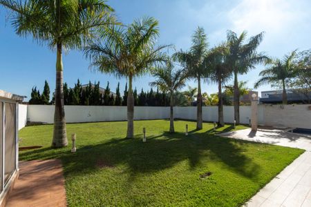 Casa de condomínio para alugar com 950m², 4 quartos e 6 vagas Casa de condomínio para alugar com 950m², 4 quartos e 6 vagasQuintal