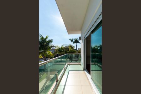 Casa de condomínio para alugar com 950m², 4 quartos e 6 vagas Casa de condomínio para alugar com 950m², 4 quartos e 6 vagasVaranda Suíte 4