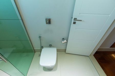 Casa de condomínio para alugar com 950m², 4 quartos e 6 vagas Casa de condomínio para alugar com 950m², 4 quartos e 6 vagasBanheiro Suíte 3