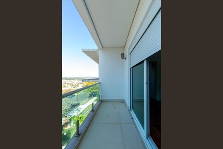 Casa de condomínio para alugar com 950m², 4 quartos e 6 vagas Casa de condomínio para alugar com 950m², 4 quartos e 6 vagasVaranda Suíte 1