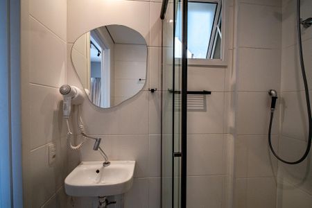 Banheiro de kitnet/studio à venda com 1 quarto, 25m² em Butantã, São Paulo