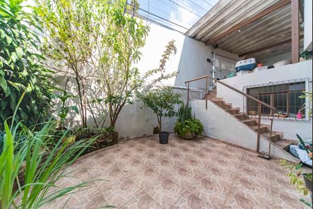 Casa à venda com 179m², 3 quartos e 2 vagas Casa à venda com 179m², 3 quartos e 2 vagasQuintal Frente