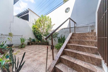 Casa à venda com 179m², 3 quartos e 2 vagas Casa à venda com 179m², 3 quartos e 2 vagasQuintal Frente