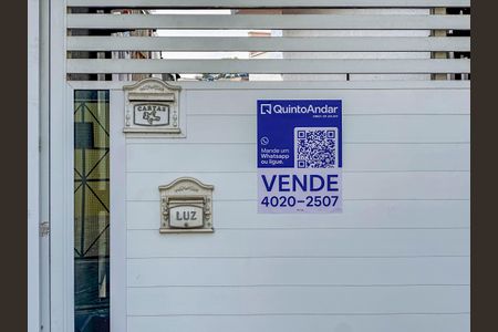 Casa à venda com 179m², 3 quartos e 2 vagas Casa à venda com 179m², 3 quartos e 2 vagasPlaca Instalada na Fachada