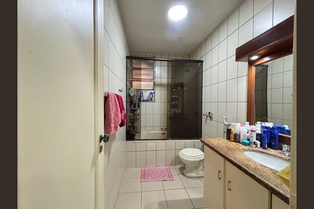 Apartamento à venda com 108m², 3 quartos e 1 vaga Apartamento à venda com 108m², 3 quartos e 1 vagaBanheiro social