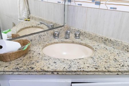 Casa para alugar com 300m², 3 quartos e 6 vagasBanheiro Social 1