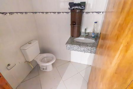 Casa para alugar com 300m², 3 quartos e 6 vagasBanheiro de serviço