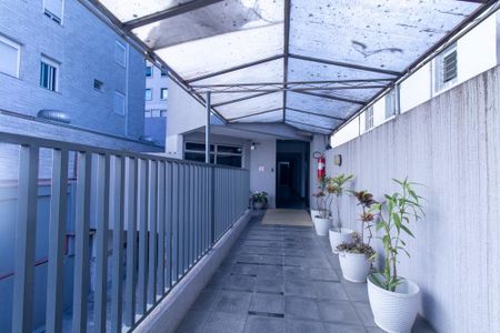 Apartamento à venda com 33m², 1 quarto e sem vaga Apartamento à venda com 33m², 1 quarto e sem vagaFachada