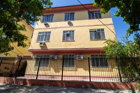 Apartamento à venda com 64m², 2 quartos e 1 vaga Apartamento à venda com 64m², 2 quartos e 1 vagaFachada