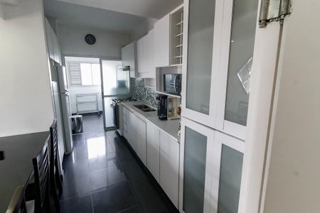 Apartamento à venda com 70m², 2 quartos e 2 vagasCozinha - Armários