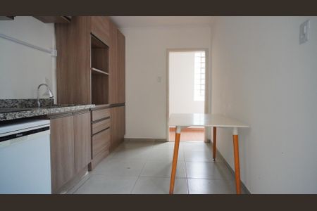 Apartamento para alugar com 120m², 4 quartos e sem vagaCozinha 