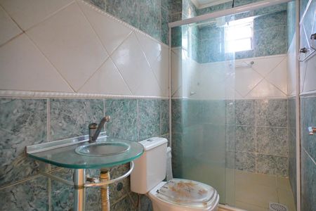 Banheiro  de apartamento para alugar com 2 quartos, 65m² em Rubem Berta, Porto Alegre