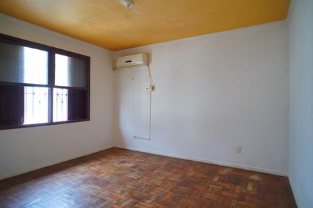 Quarto 1 de apartamento para alugar com 2 quartos, 65m² em Rubem Berta, Porto Alegre