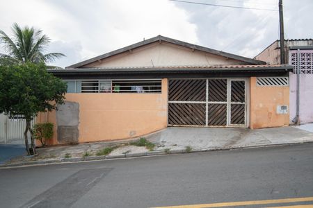 Casa para alugar com 450m², 3 quartos e 2 vagasFachada