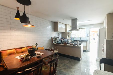 Casa à venda com 120m², 3 quartos e 1 vaga Casa à venda com 120m², 3 quartos e 1 vagaCozinha