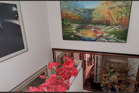 Casa à venda com 192m², 3 quartos e 2 vagasEscada