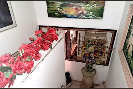 Casa à venda com 192m², 3 quartos e 2 vagasEscada