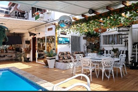 Casa à venda com 192m², 3 quartos e 2 vagasÁrea externa