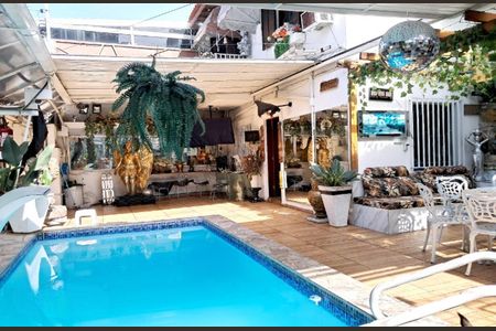Casa à venda com 192m², 3 quartos e 2 vagasÁrea externa