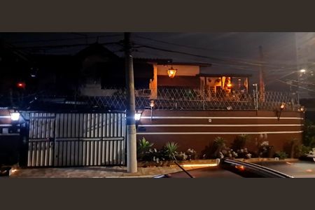 Casa à venda com 192m², 3 quartos e 2 vagasFachada