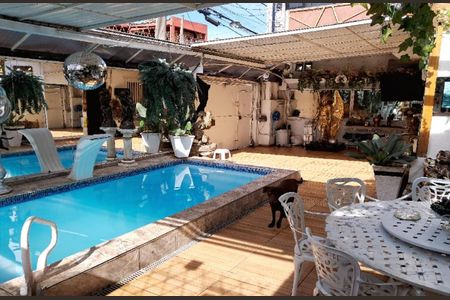 Casa à venda com 192m², 3 quartos e 2 vagasÁrea externa