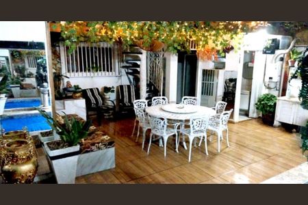 Casa à venda com 192m², 3 quartos e 2 vagasÁrea externa