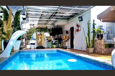 Casa à venda com 192m², 3 quartos e 2 vagasÁrea externa