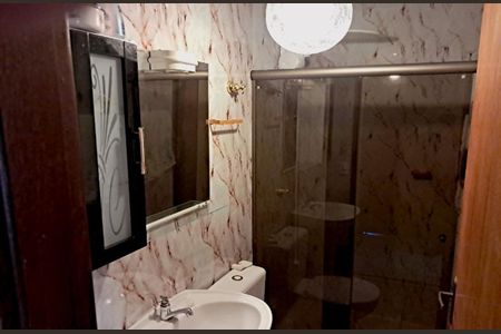 Casa à venda com 192m², 3 quartos e 2 vagasBanheiro