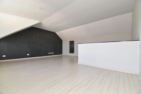 Casa de condomínio para alugar com 130m², 3 quartos e 2 vagasÁtico