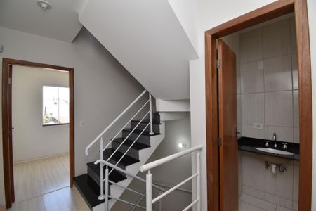 Casa de condomínio para alugar com 130m², 3 quartos e 2 vagasCorredor/Escada