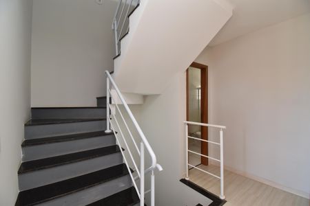 Casa de condomínio para alugar com 130m², 3 quartos e 2 vagasCorredor/Escada