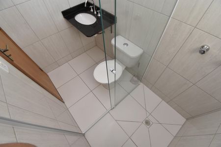 Casa de condomínio para alugar com 130m², 3 quartos e 2 vagasBanheiro da Suíte