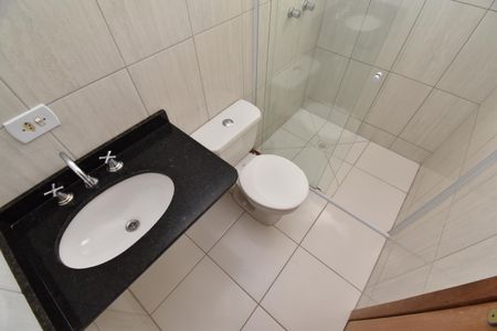 Casa de condomínio para alugar com 130m², 3 quartos e 2 vagasBanheiro da Suíte