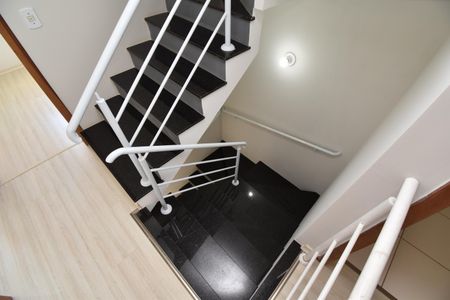 Casa de condomínio para alugar com 130m², 3 quartos e 2 vagasCorredor/Escada