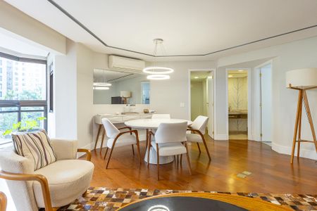 Sala de apartamento para alugar com 2 quartos, 120m² em Indianópolis, São Paulo