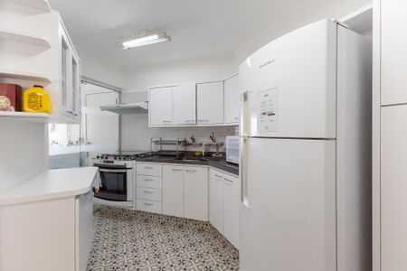 Apartamento para alugar com 120m², 2 quartos e 2 vagas Apartamento para alugar com 120m², 2 quartos e 2 vagasCozinha