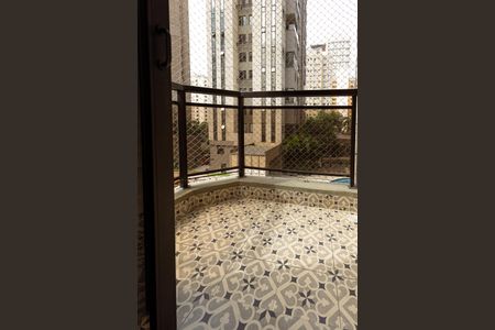 Apartamento para alugar com 120m², 2 quartos e 2 vagas Apartamento para alugar com 120m², 2 quartos e 2 vagasSuíte