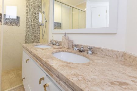 Apartamento para alugar com 120m², 2 quartos e 2 vagas Apartamento para alugar com 120m², 2 quartos e 2 vagasBanheiro da Suíte