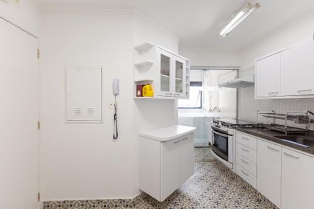 Apartamento para alugar com 120m², 2 quartos e 2 vagas Apartamento para alugar com 120m², 2 quartos e 2 vagasCozinha