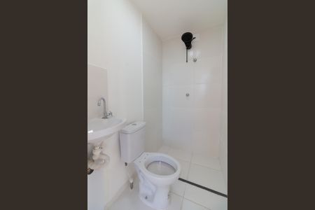 Banheiro de kitnet/studio para alugar com 1 quarto, 17m² em Ferreira, São Paulo